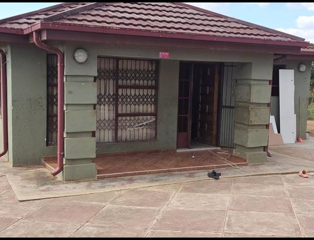 2 BEDROOM HOUSE FOR SALE IN DZINDI